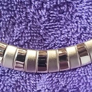 AVON SATIN GOLDTONE POLISH STATUS NECKLACE ~ NIB